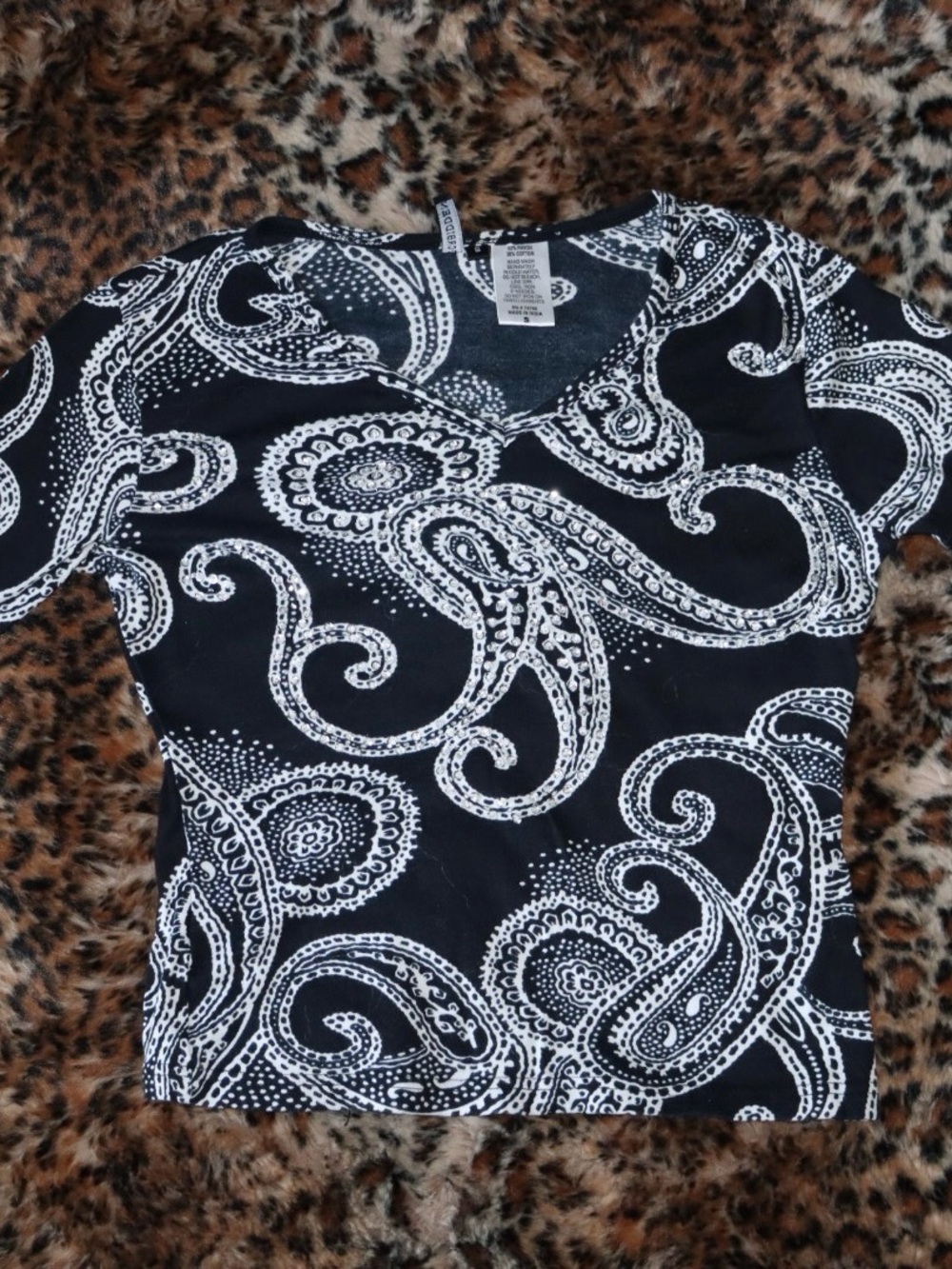 Women’s Black & White Paisley V-Neck Top